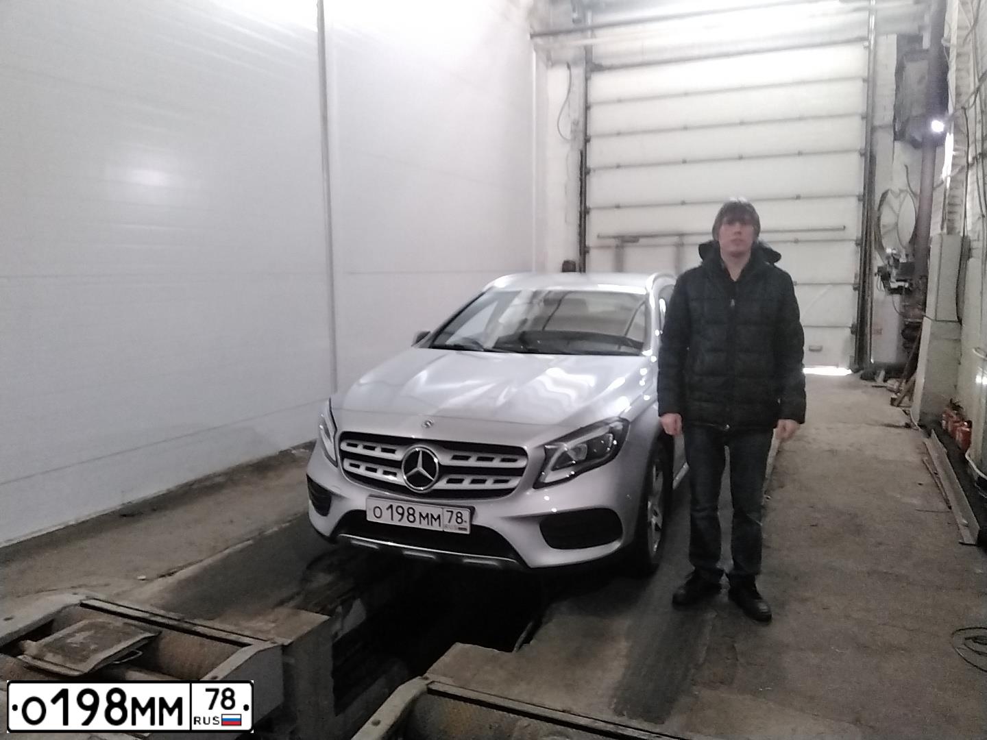 Фото автомобиля MERCEDES E-KLASSE, 2008 — госномер Т773ВМ178. Цвет: ЧЕРНЫЙ