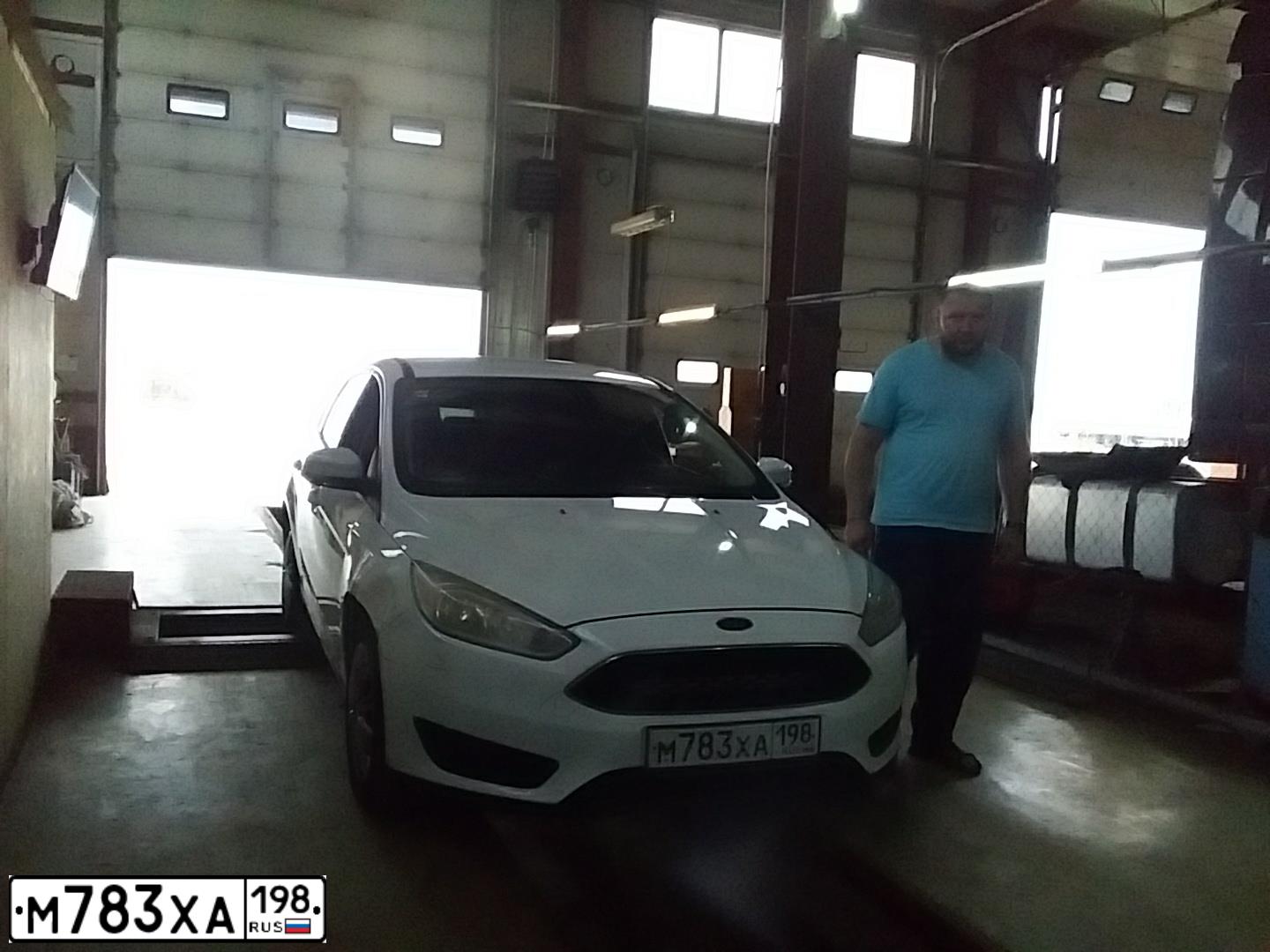 Фото автомобиля FORD FOCUS, 2015 — госномер М783ХА198. Цвет: Белый