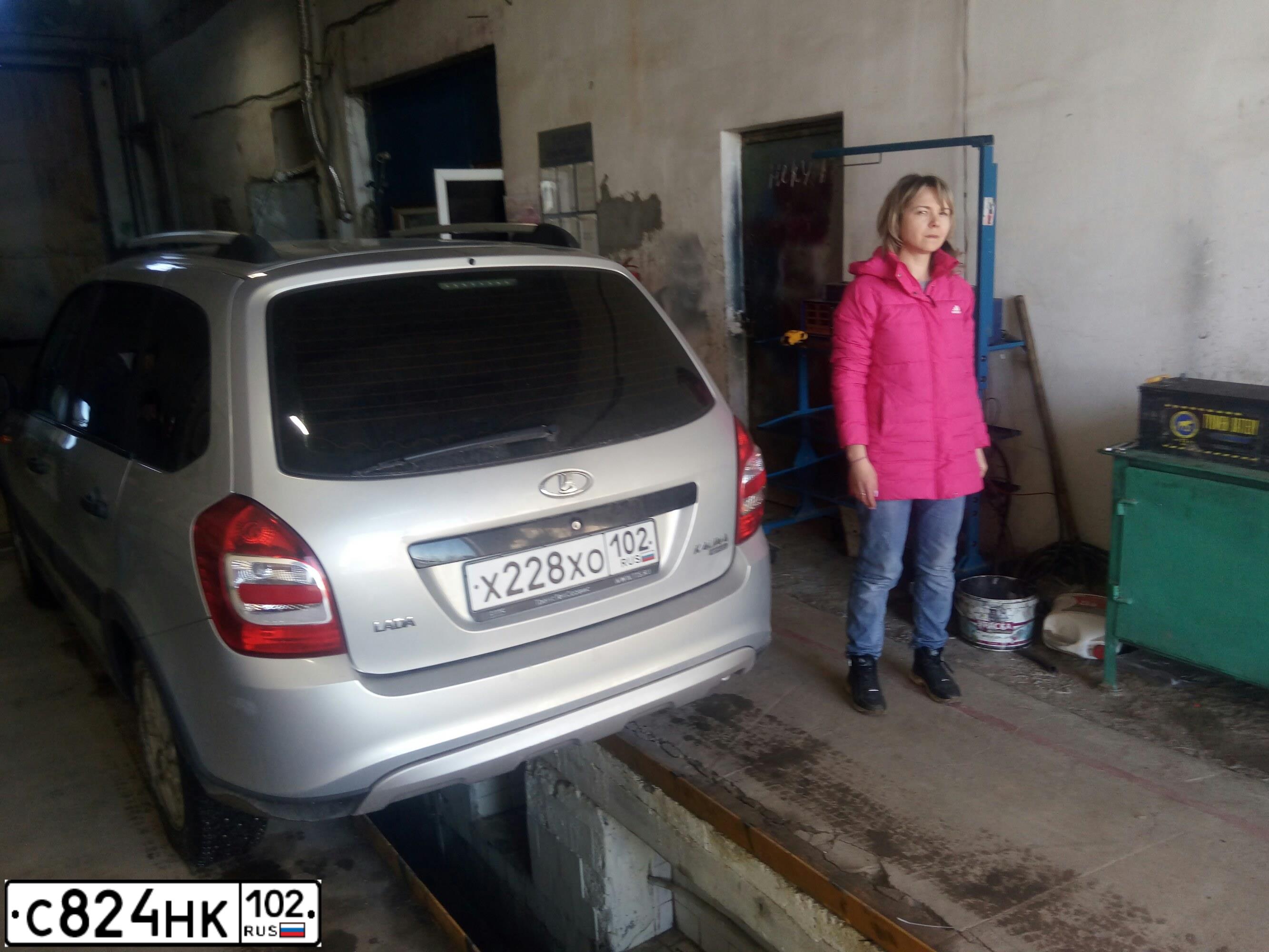 Фото автомобиля LADA 2192 KALINA, 2015 — госномер С824НК102. Цвет: СЕРЕБРИСТЫЙ