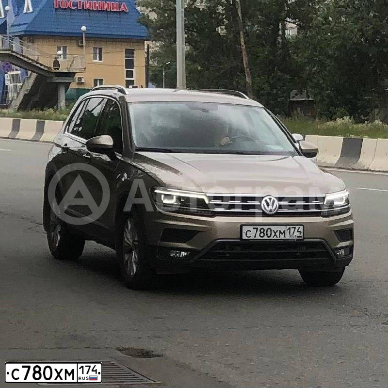 Фото автомобиля VOLKSWAGEN TIGUAN, 2018 — госномер С780ХМ174. Цвет: БЕЖЕВЫЙ