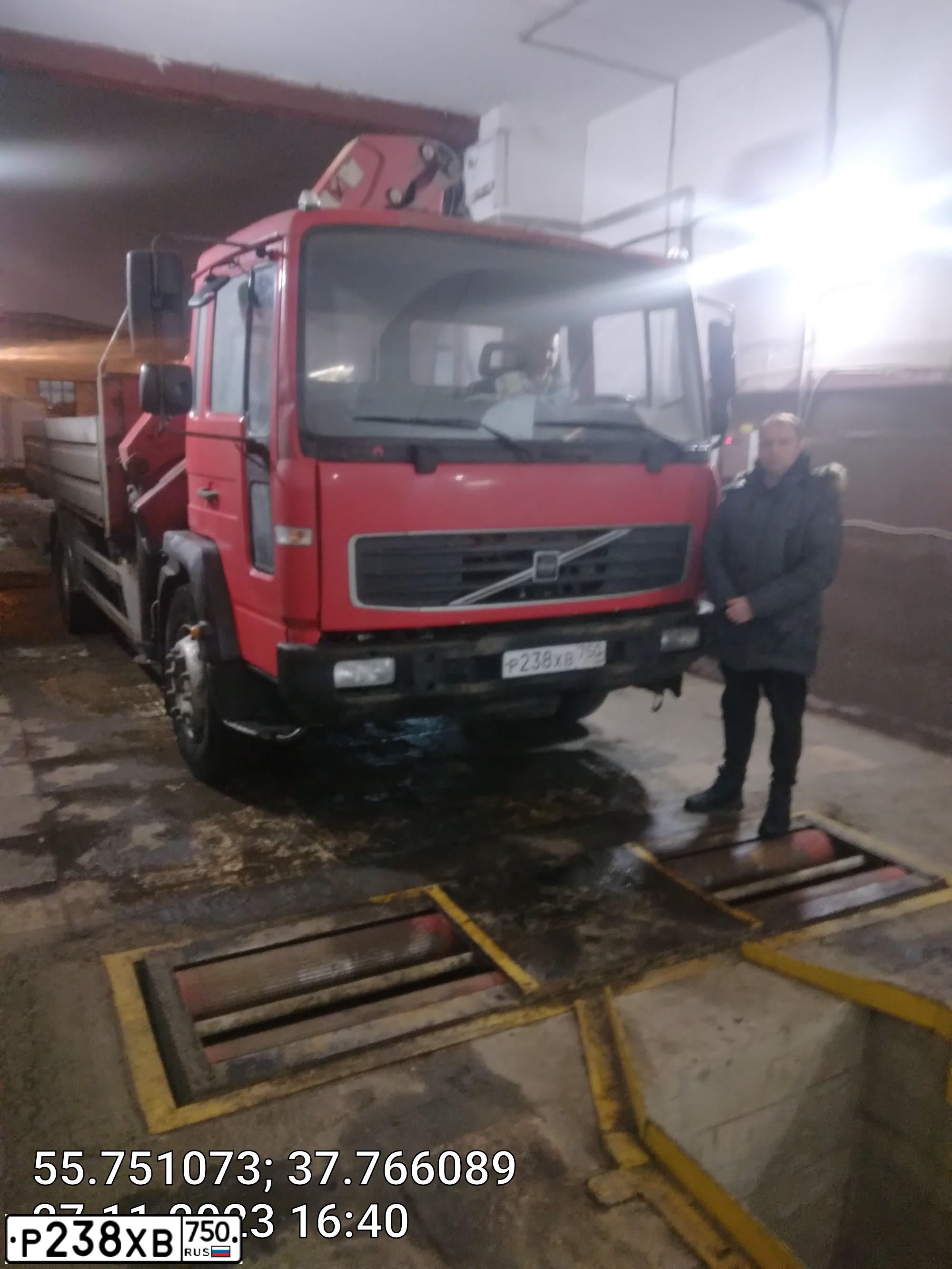 Фото автомобиля VOLVO O SERIE FL 4X2, 2005 — госномер В435РО799. Цвет: Красный