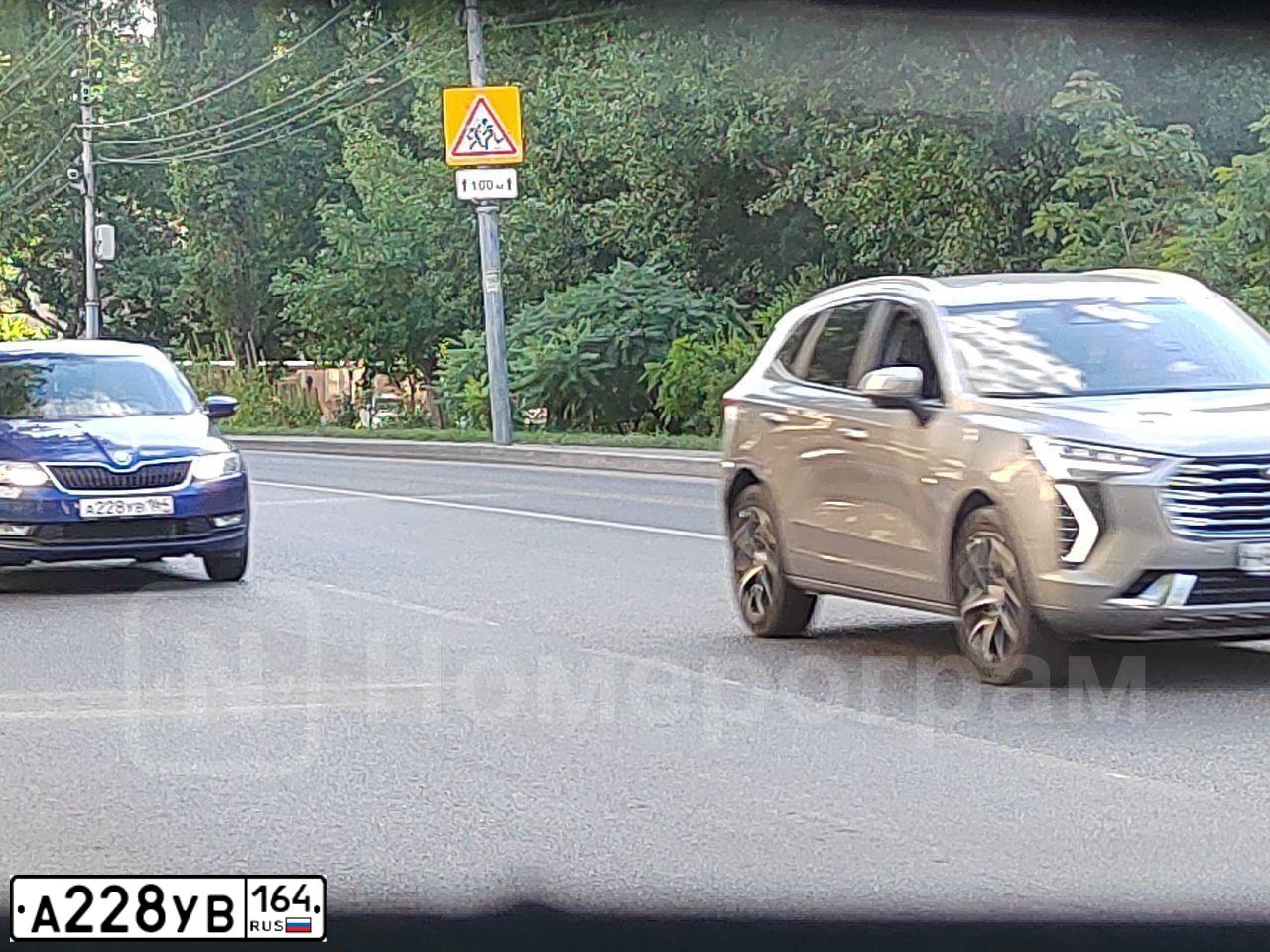 Фото автомобиля SKODA RAPID, 2017 — госномер А228УВ164. Цвет: ЯРКО-СИНИЙ