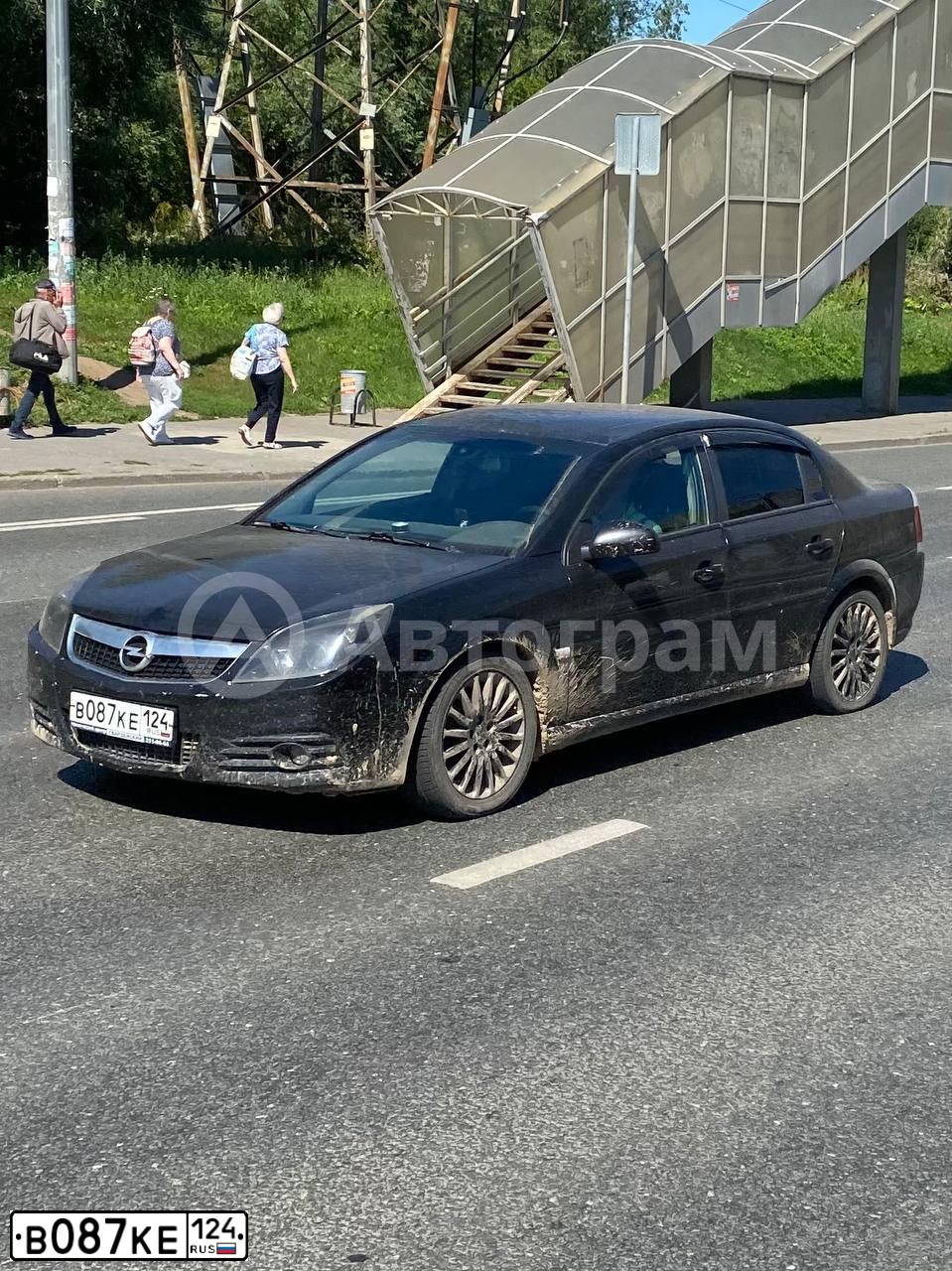 Фото автомобиля OPEL VECTRA, 2008 — госномер В087КЕ124. Цвет: ЧЕРНЫЙ