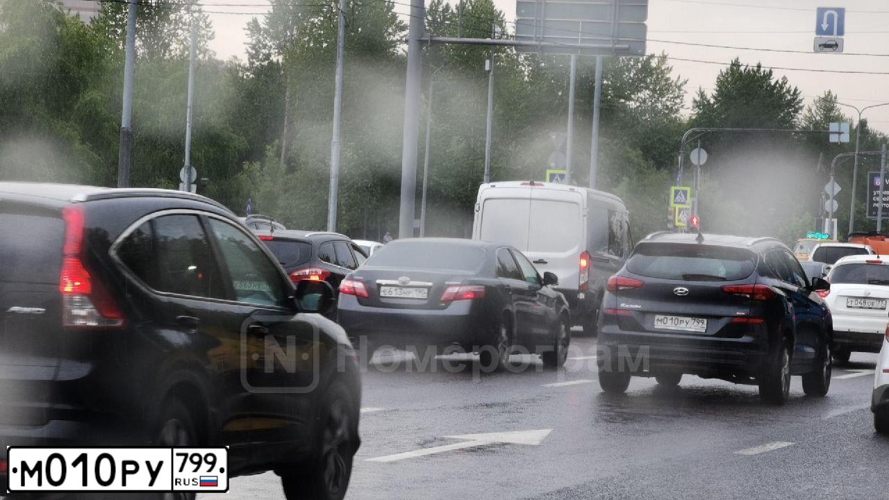 Фото автомобиля HYUNDAI TUCSON, 2020 — госномер М010РУ799. Цвет: СЕРЫЙ