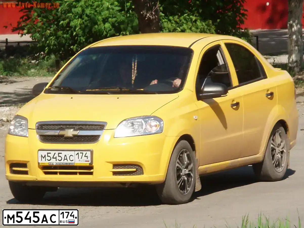 Фото автомобиля CHEVROLET AVEO, 2007 — госномер М545АС174. Цвет: ЖЁЛТЫЙ