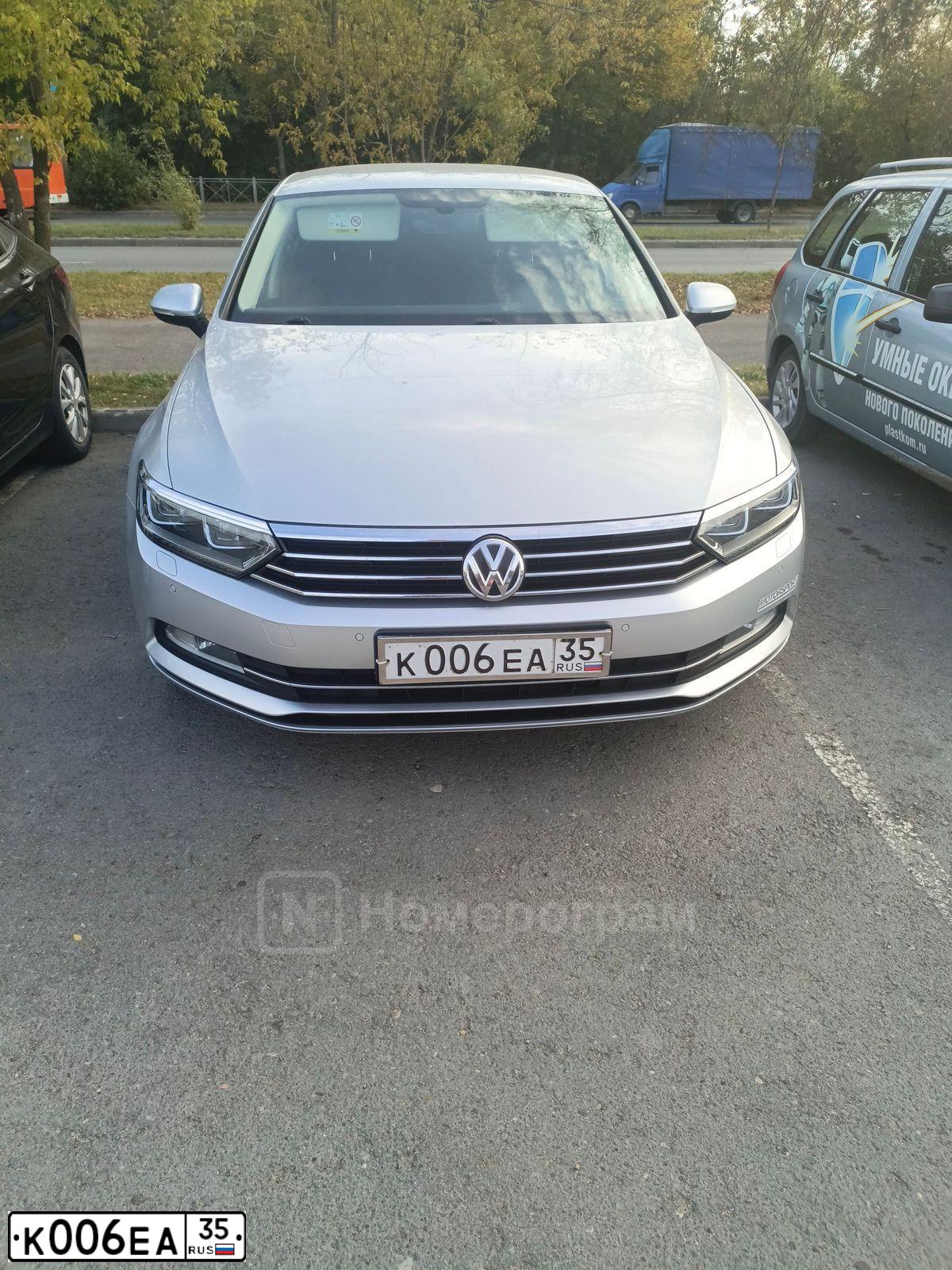 Фото автомобиля VOLKSWAGEN GOLF, 2012 — госномер К006ЕА35. Цвет: Белый