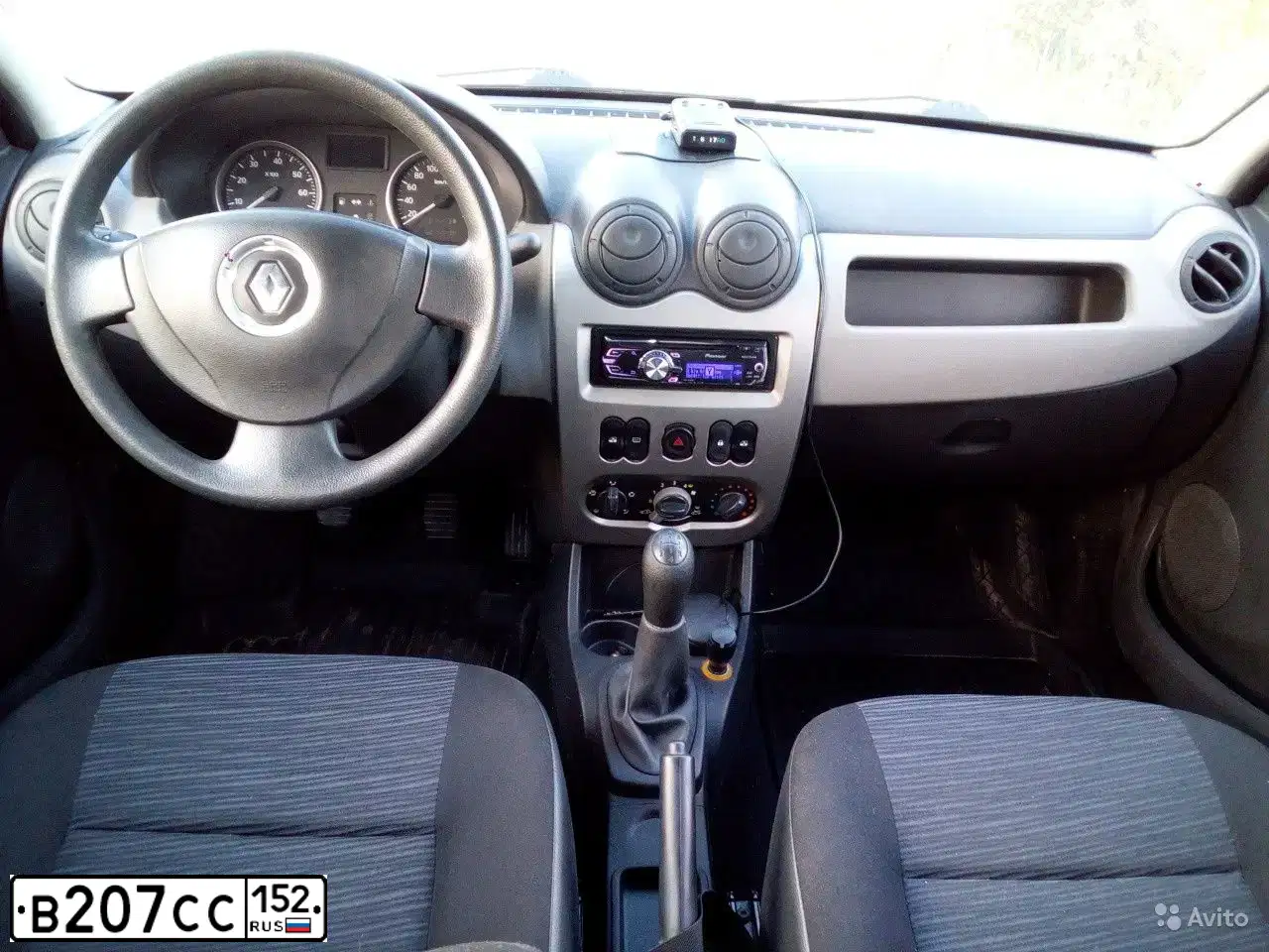 Фото автомобиля RENAULT LOGAN, 2011 — госномер В207СС152. Цвет: БЕЖЕВЫЙ