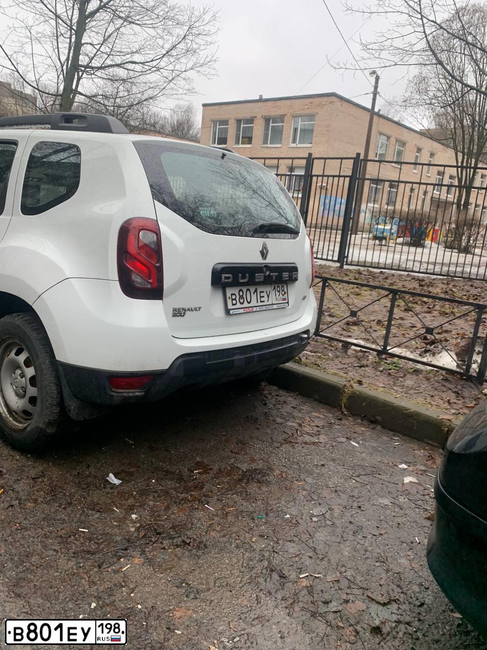 Фото автомобиля RENAULT DUSTER, 2018 — госномер В801ЕУ198
