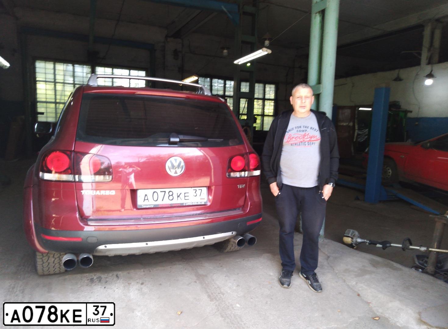 Фото автомобиля VOLKSWAGEN TOUAREG, 2006 — госномер А078КЕ37. Цвет: ВИШНЕВЫЙ