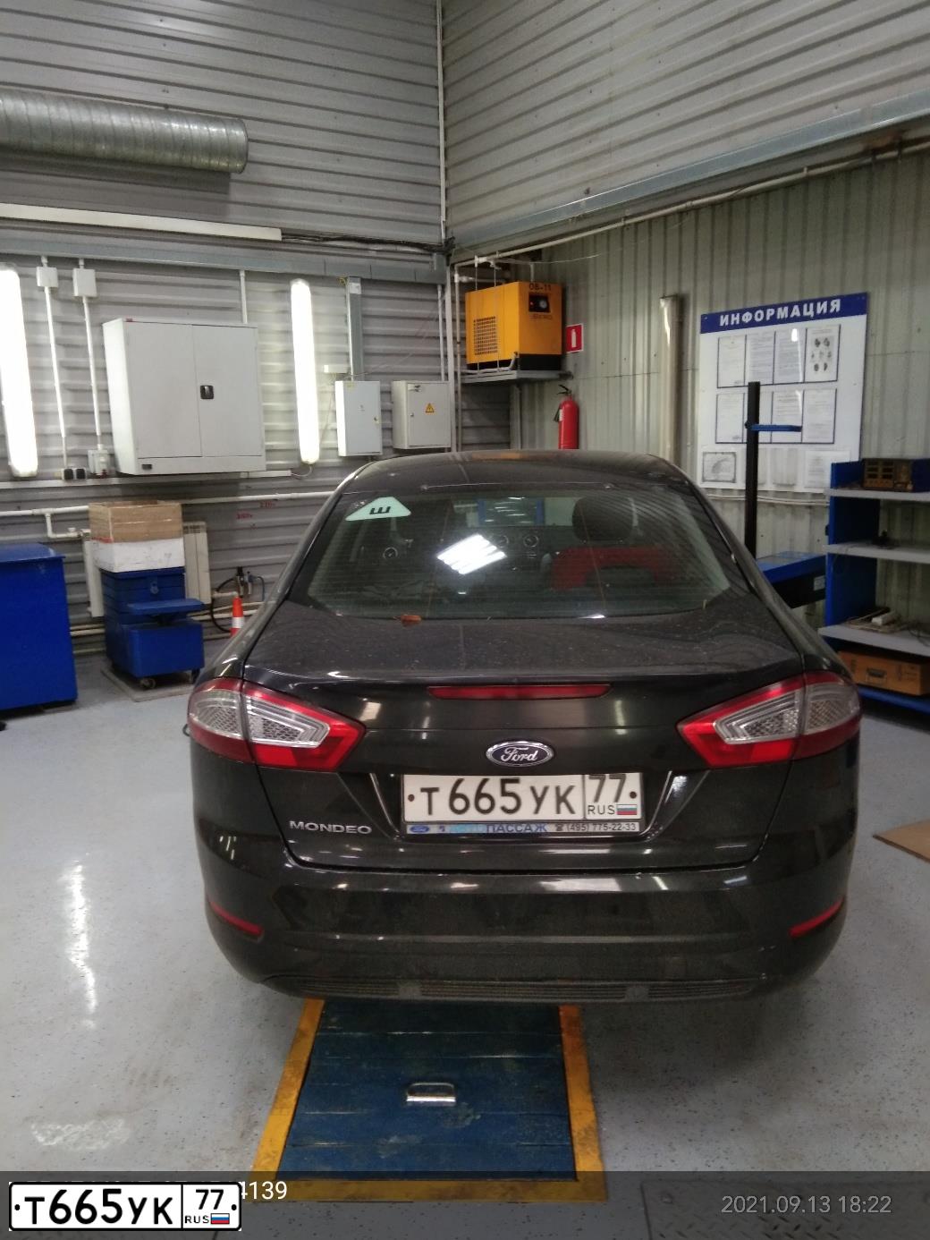 Фото автомобиля FORD MONDEO, 2013 — госномер О582ТЕ33. Цвет: ЧЕРНЫЙ