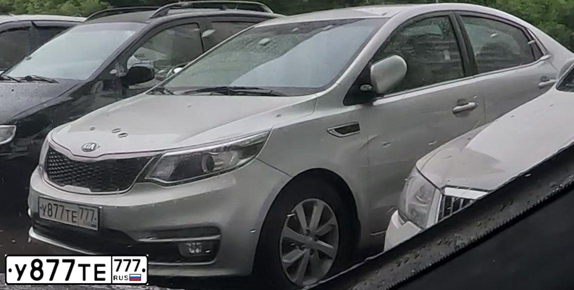 Фото автомобиля KIA RIO, 2016 — госномер У877ТЕ777. Цвет: Серебристый