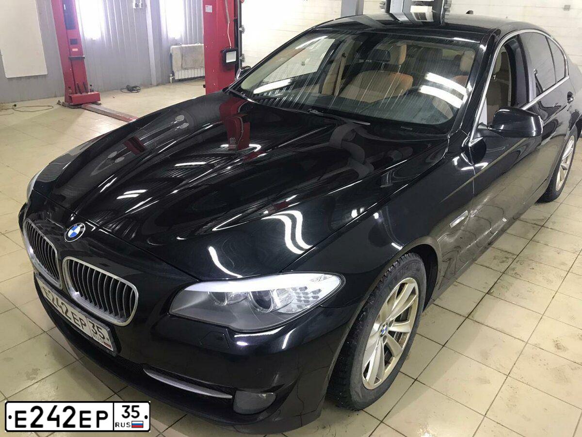 Фото автомобиля BMW SERIE 5, 2013 — госномер Е242ЕР35. Цвет: ЧЕРНЫЙ