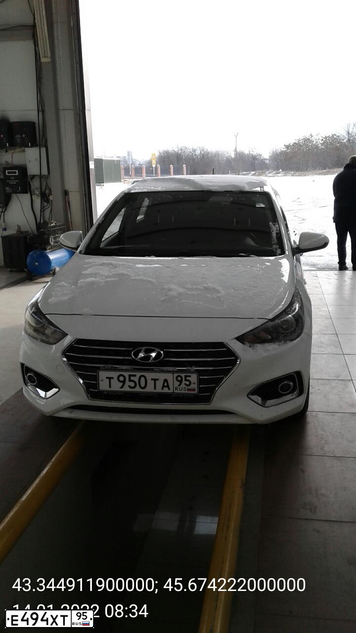 Фото автомобиля HYUNDAI SOLARIS, 2018 — госномер Е494ХТ95. Цвет: Белый