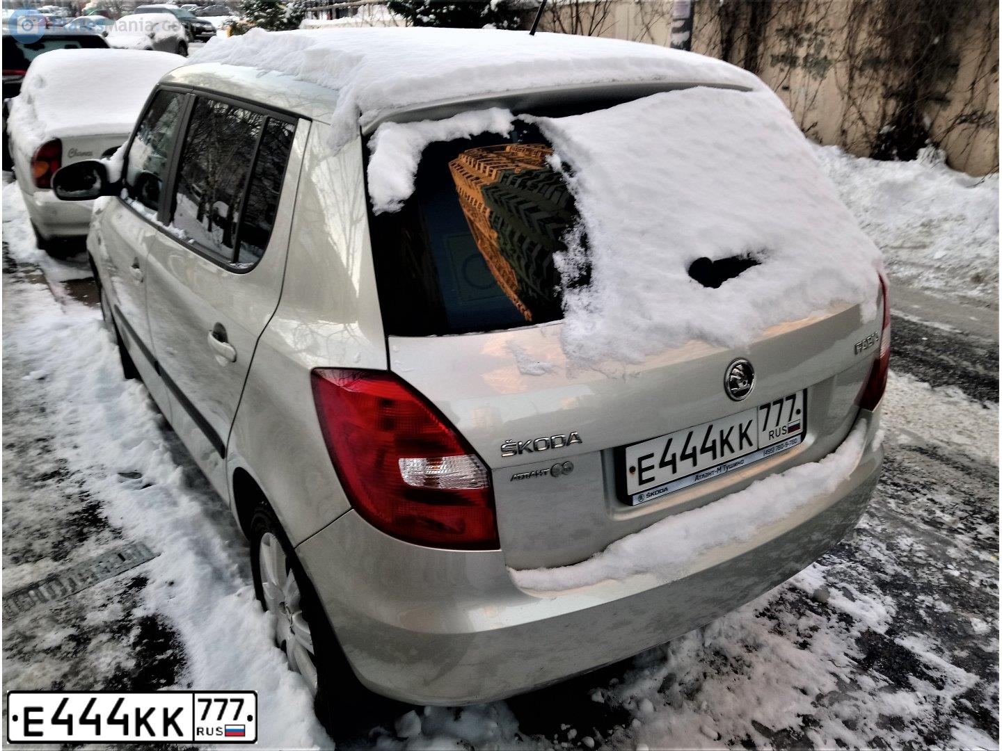 Фото автомобиля SKODA FABIA, 2014 — госномер Е444КК777. Цвет: БЕЖЕВЫЙ