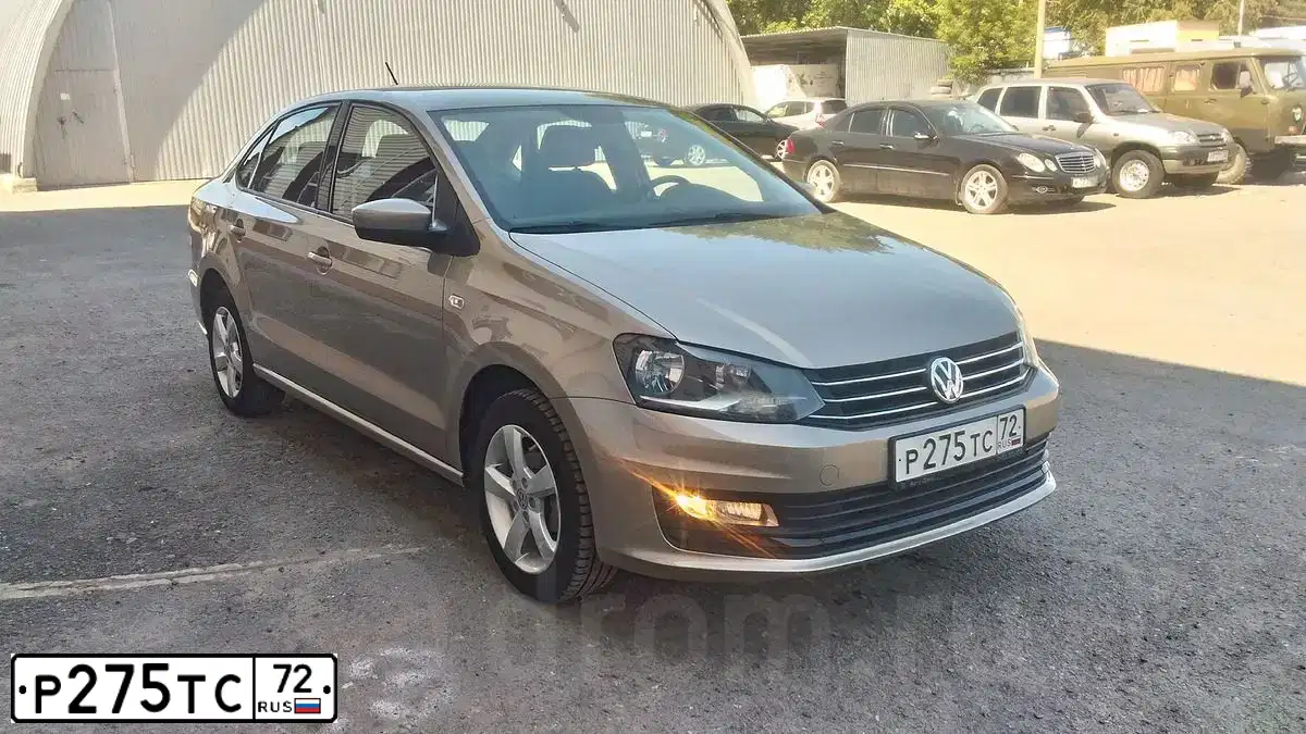 Фото автомобиля VOLKSWAGEN POLO, 2015 — госномер Х090ЕН72. Цвет: БЕЖЕВЫЙ