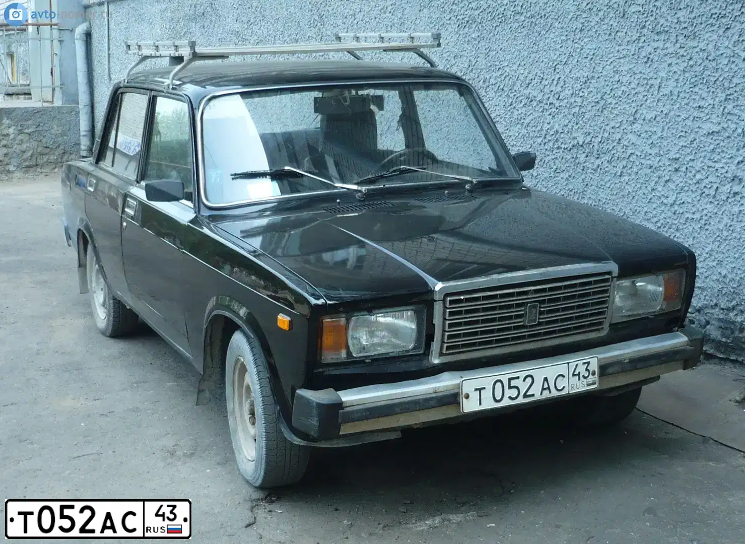 Фото автомобиля LADA 2105, 1981 — госномер Т052АС43. Цвет: ЧЕРНЫЙ