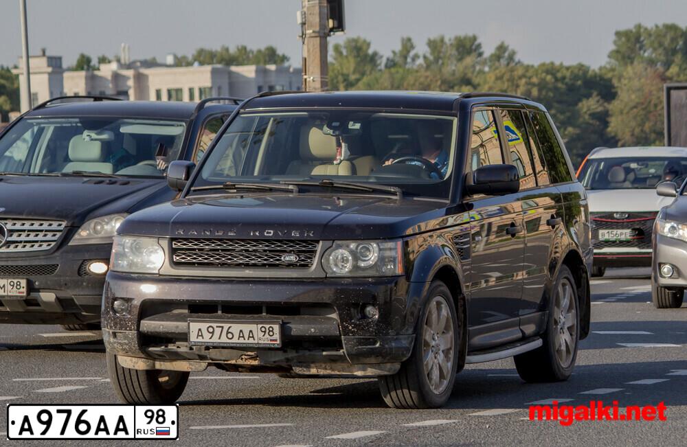 Фото автомобиля LANDROVER RANGE ROVER, 2006 — госномер С502МЕ196. Цвет: ЖЕЛТЫЙ БЛЕДНЫЙ