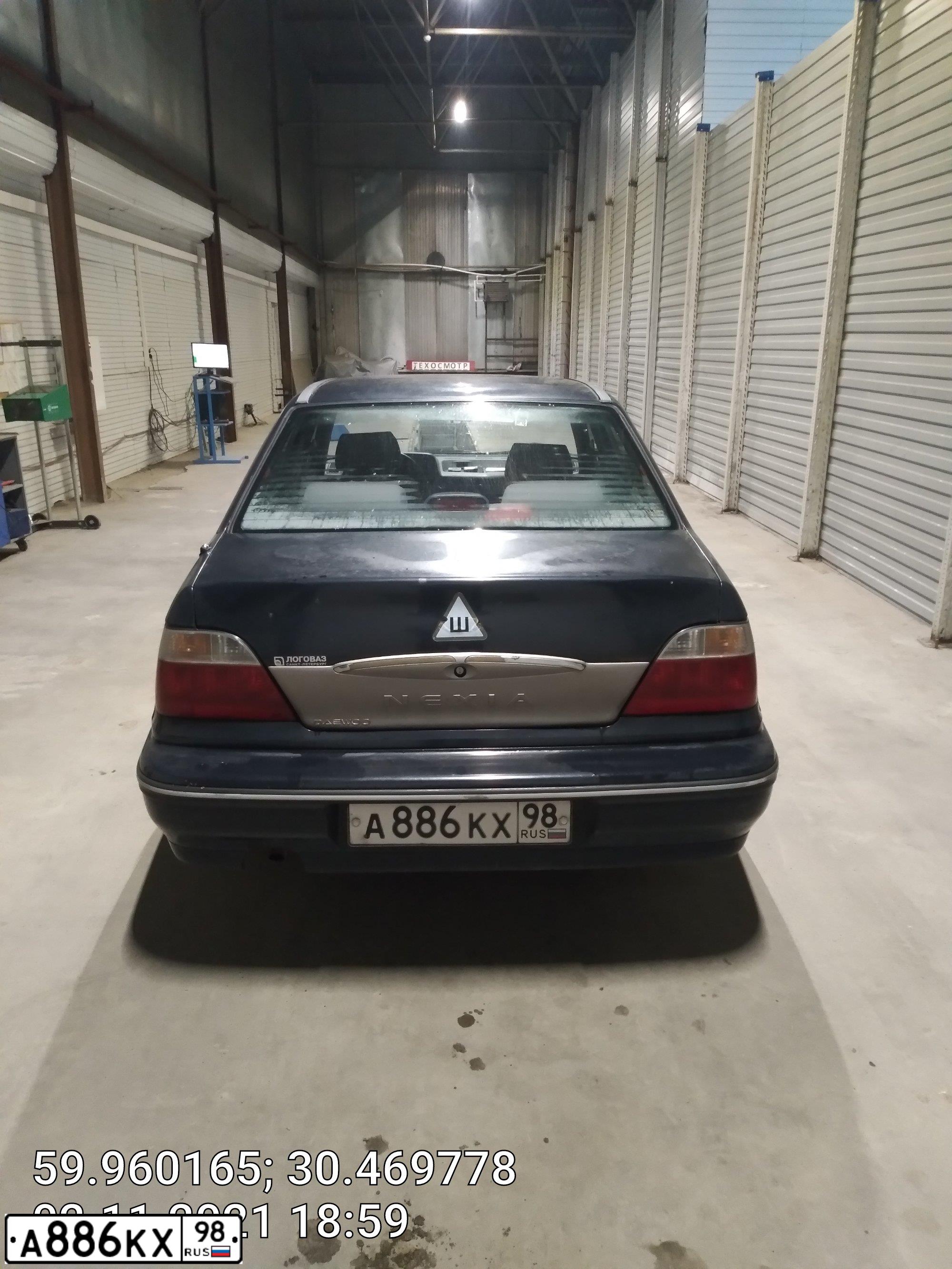 Фото автомобиля DAEWOO NEXIA, 2004 — госномер А886КХ98. Цвет: ТЕМНО-СИНИЙ