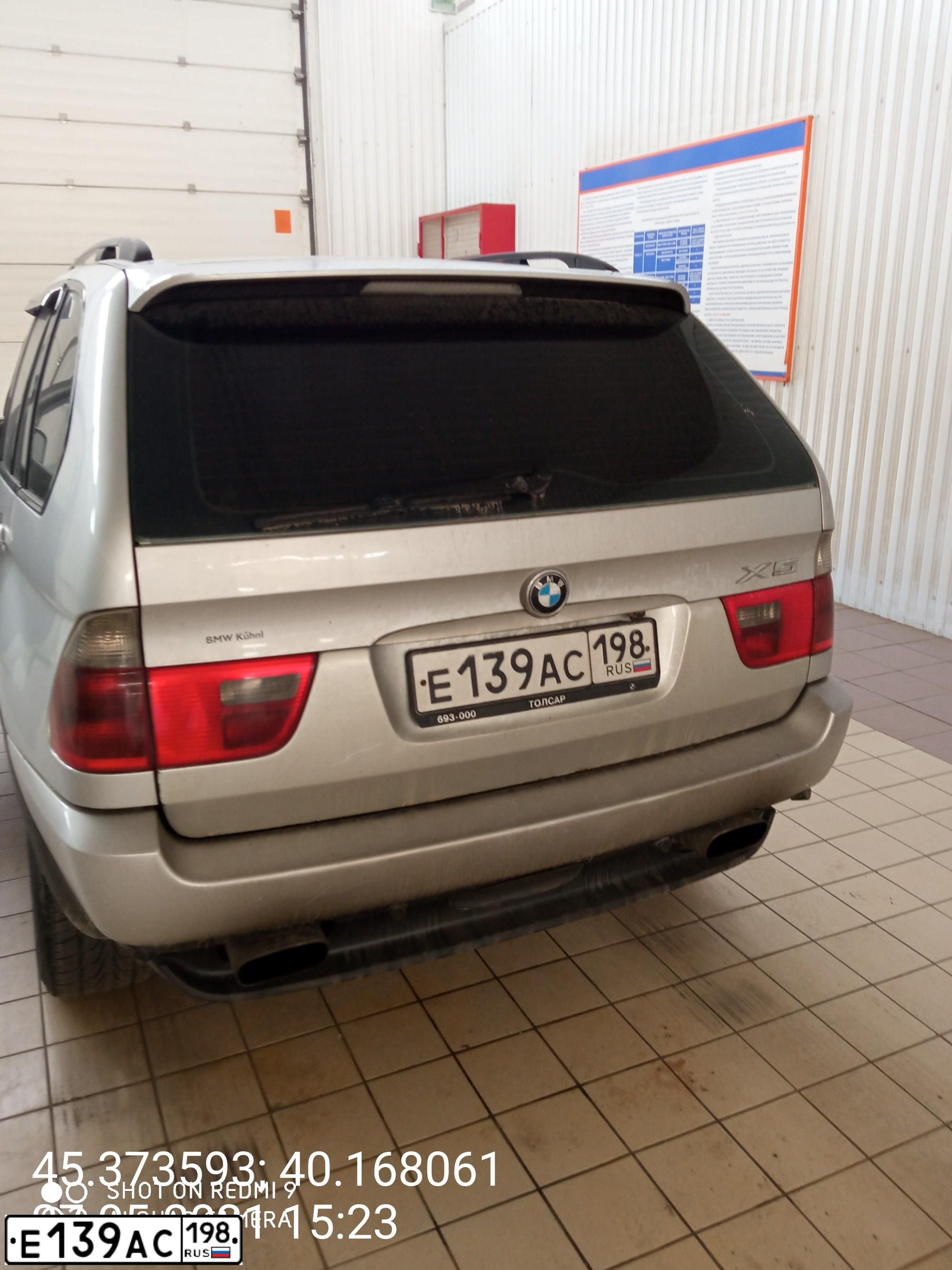 Фото автомобиля BMW X5, 2005 — госномер С166НК199. Цвет: СЕРЕБРИСТЫЙ