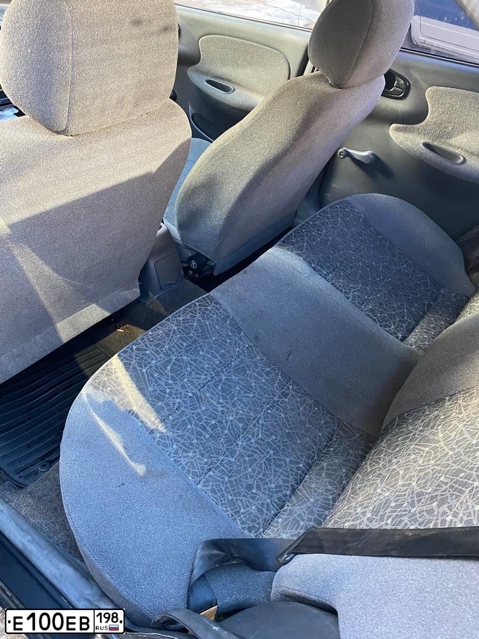 Фото автомобиля MITSUBISHI LANCER, 2008 — госномер Е100ЕВ198. Цвет: Красный
