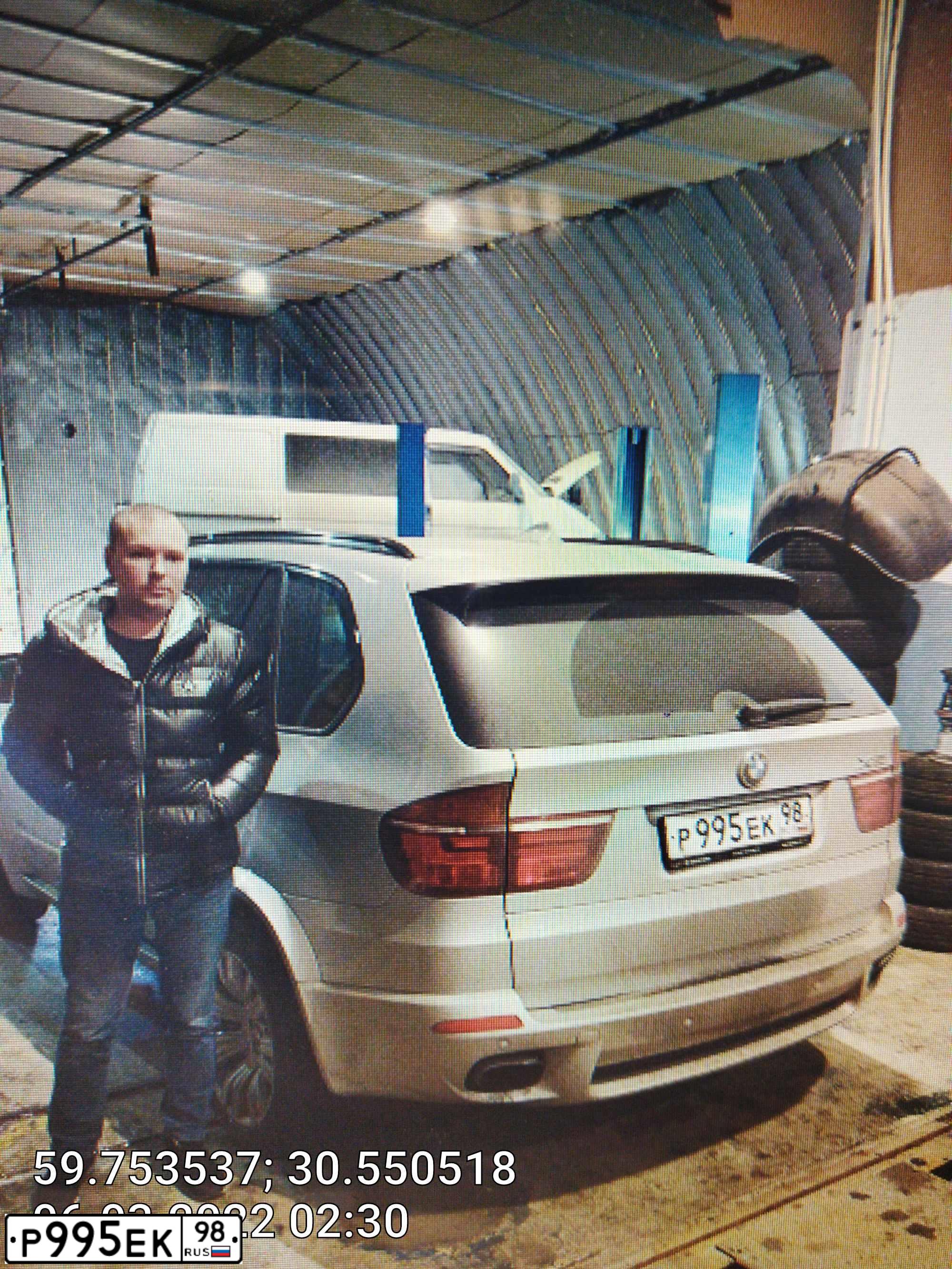Фото автомобиля BMW X5, 2010 — госномер М303ОХ198. Цвет: Серебристый