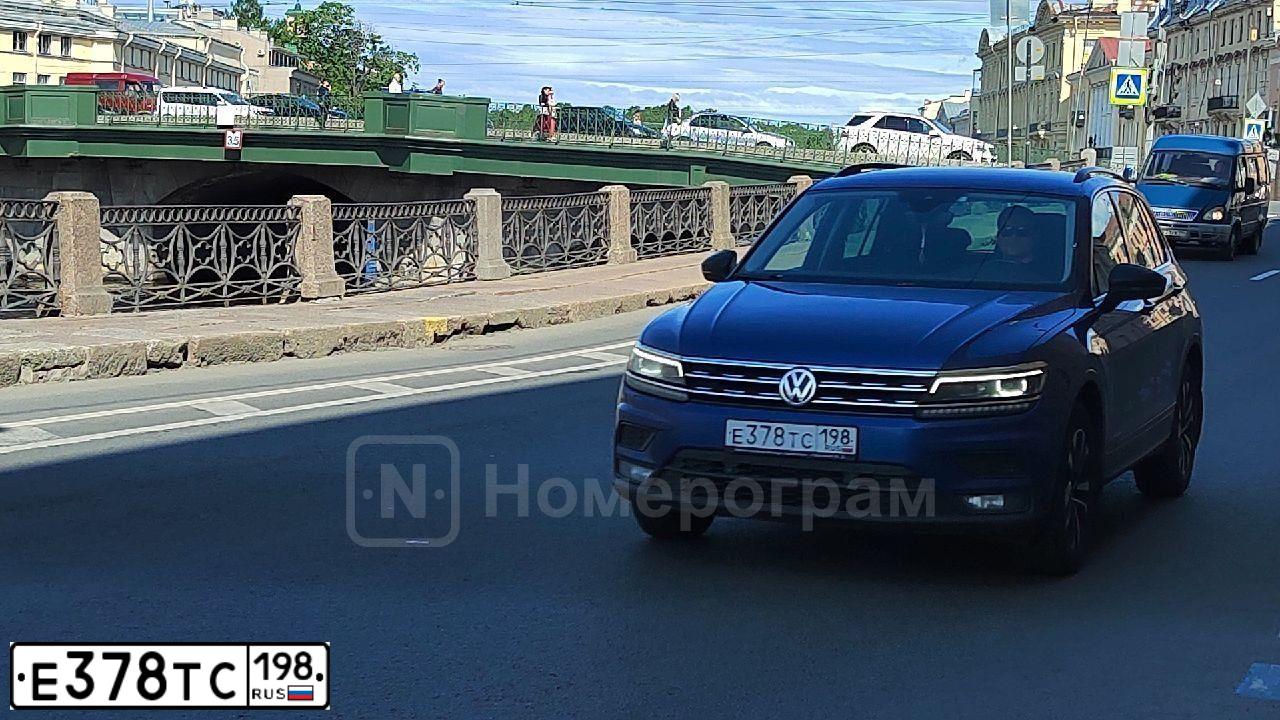 Фото автомобиля VOLKSWAGEN TIGUAN, 2020 — госномер Е378ТС198. Цвет: синий