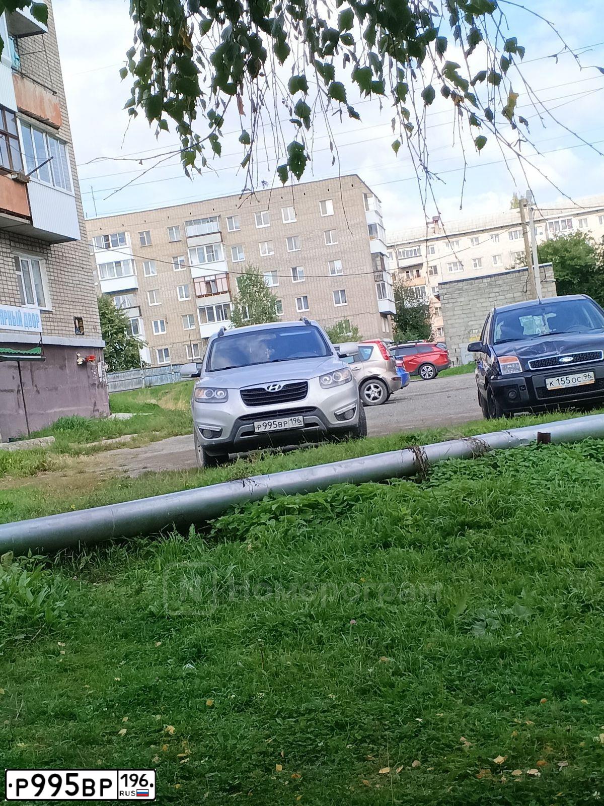 Фото автомобиля HYUNDAI SANTA FE, 2011 — госномер Р995ВР196. Цвет: СЕРЕБРИСТЫЙ