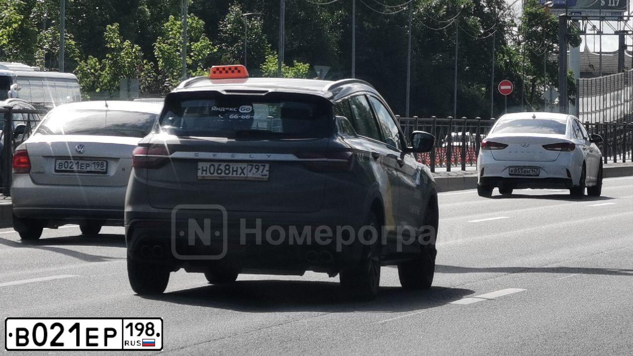 Фото автомобиля VOLKSWAGEN POLO, 2012 — госномер В021ЕР198. Цвет: СЕРЕБР.-ЖЕЛТЫЙ