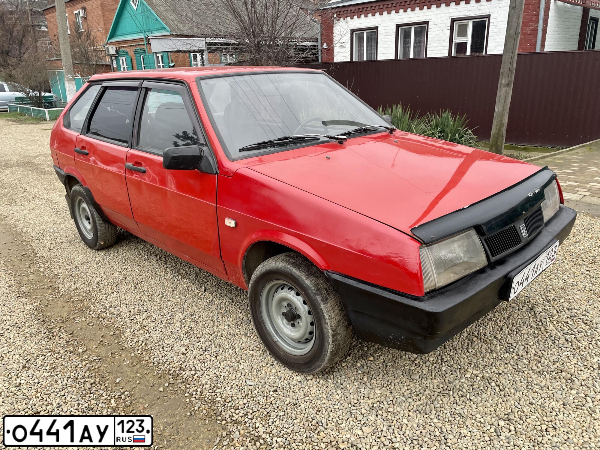 Фото автомобиля LADA 2109 SAMARA, 1988 — госномер О441АУ123. Цвет: Красный