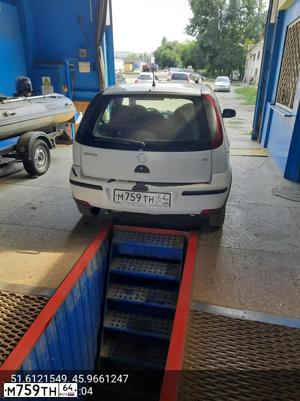 Фото автомобиля OPEL CORSA, 2003 — госномер М759ТН64. Цвет: БЕЛЫЙ