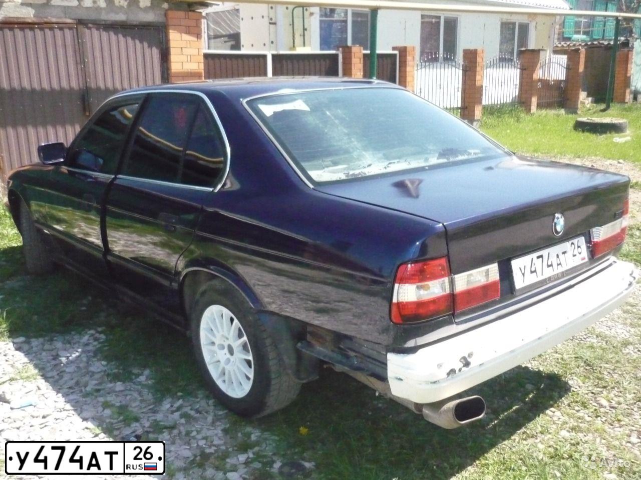 Фото автомобиля BMW SERIE 5, 1988 — госномер У474АТ26. Цвет: синий