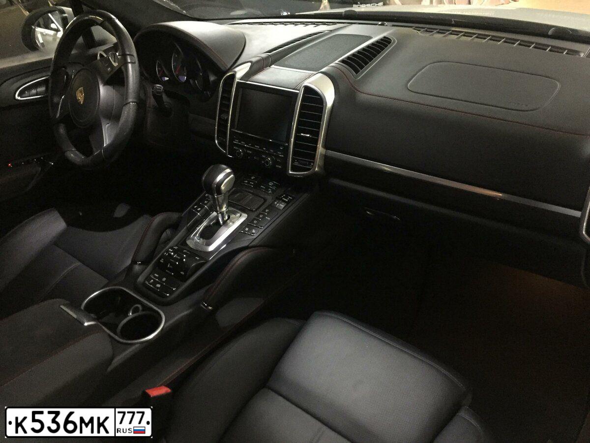 Фото автомобиля PORSCHE CAYENNE, 2014 — госномер К854РС147. Цвет: Белый
