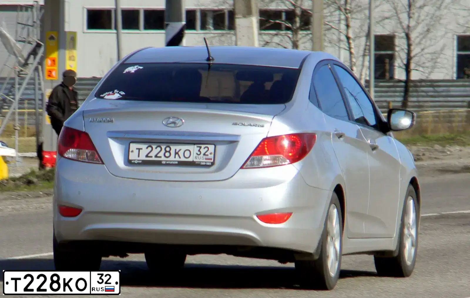 Фото автомобиля HYUNDAI SOLARIS, 2013 — госномер Т228КО32. Цвет: СЕРЕБРИСТЫЙ