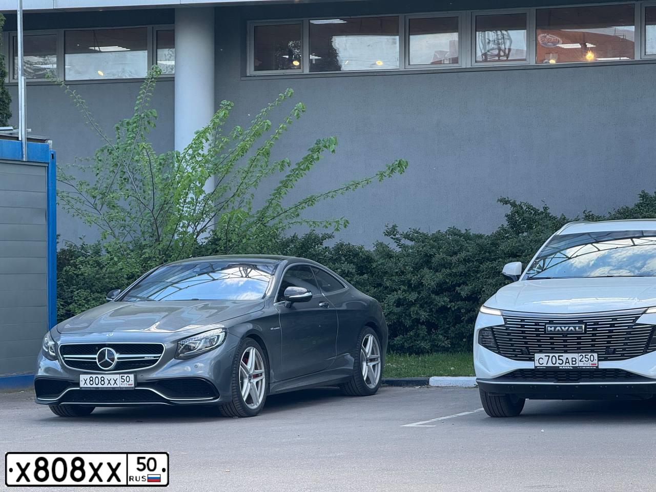 Фото автомобиля LADA LARGUS, 2018 — госномер А633ТХ750. Цвет: Серебристый