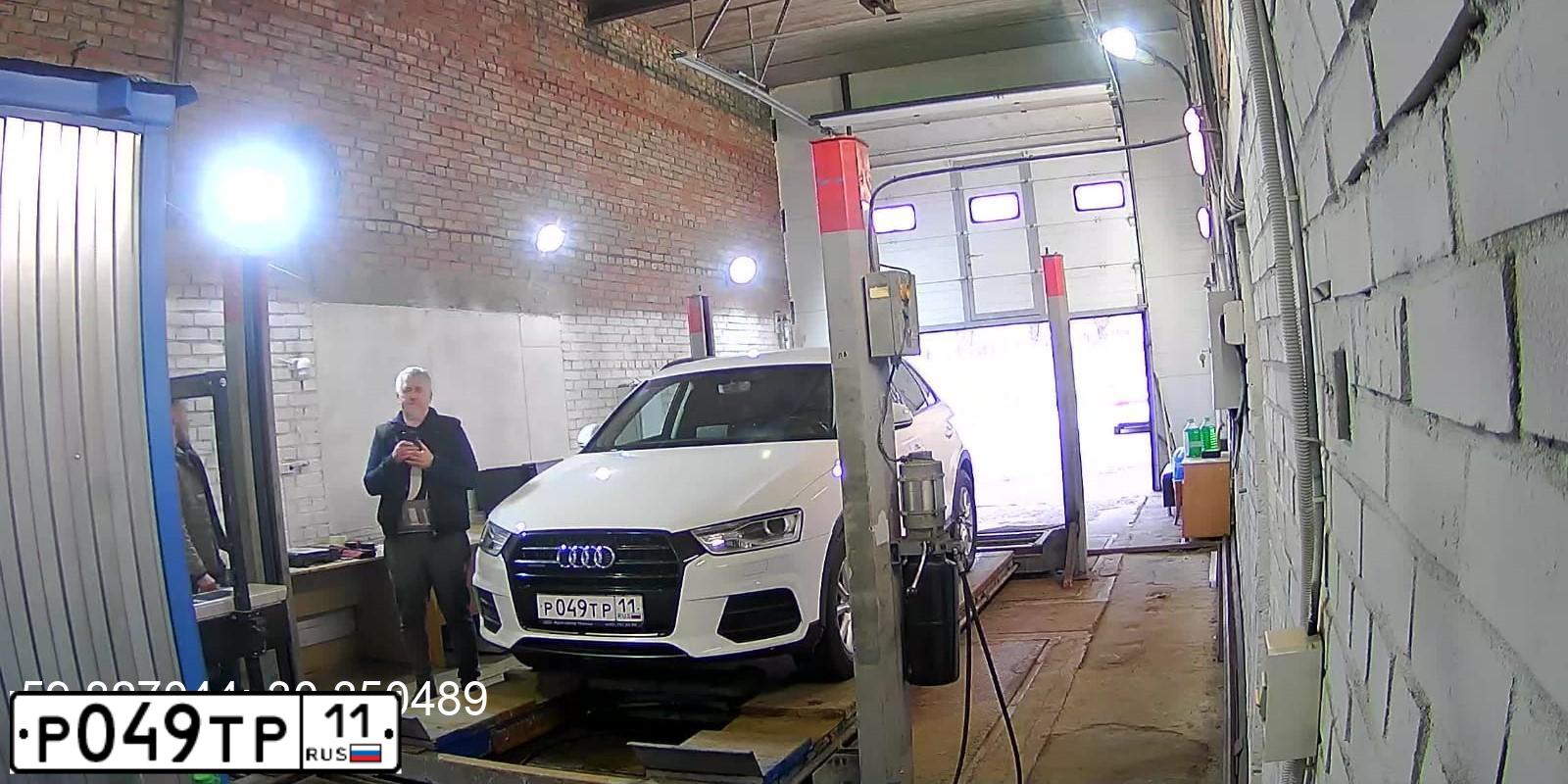 Фото автомобиля AUDI Q3, 2015 — госномер Т050ОЕ198