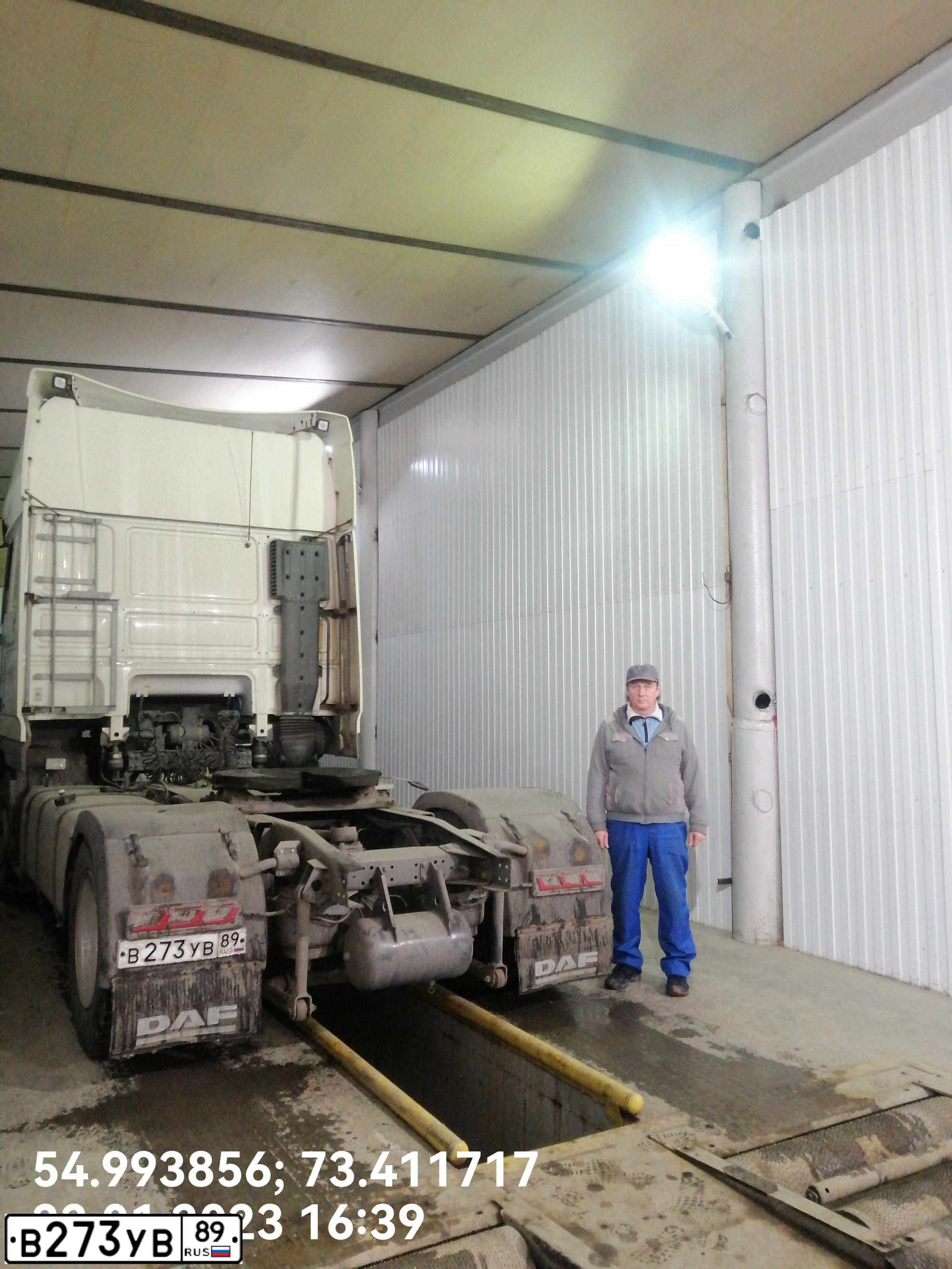 Фото автомобиля DAF XF 105 FT /4X2/, 2008 — госномер Т895РТ18. Цвет: Белый