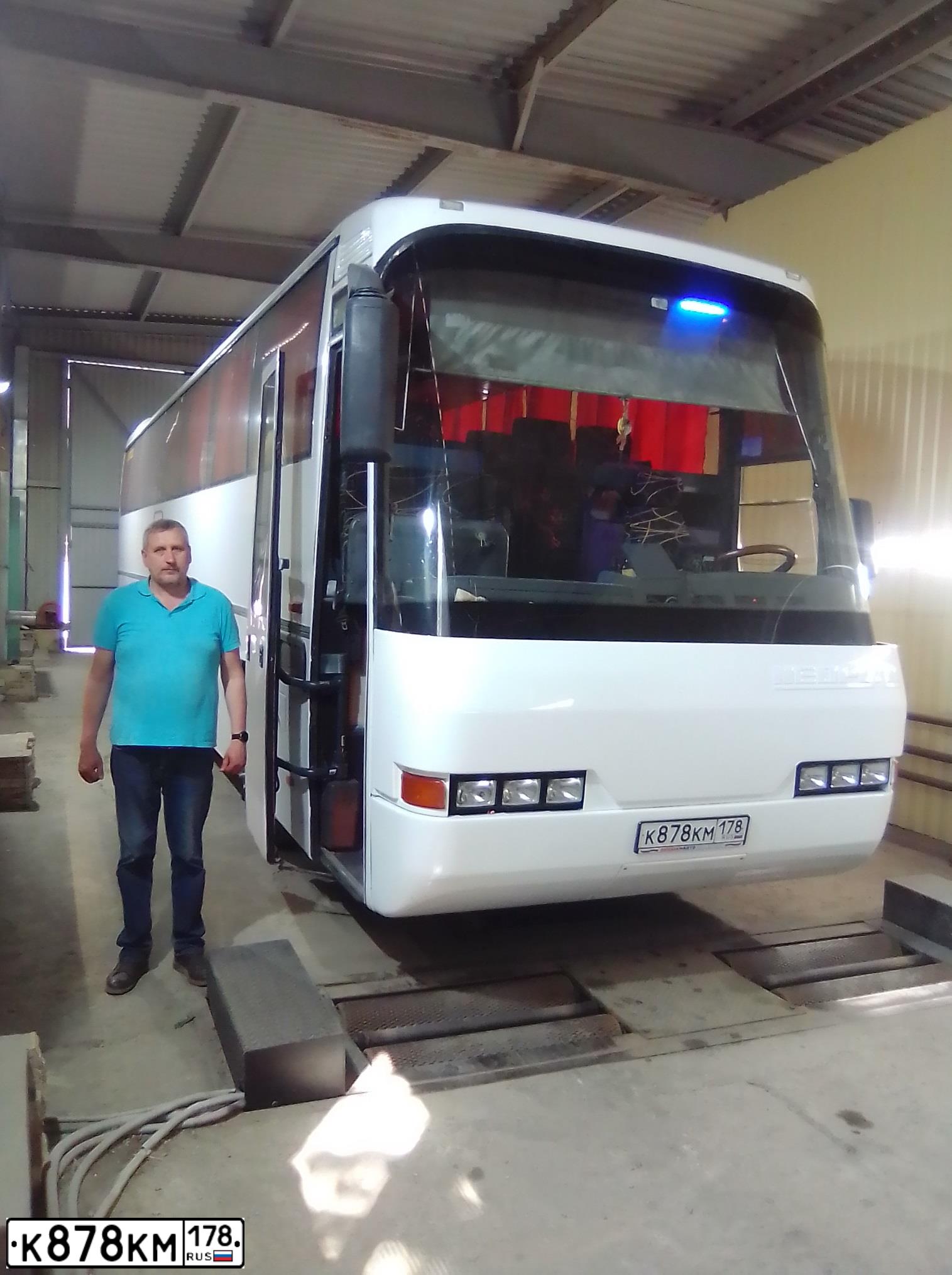 Фото автомобиля NEOPLAN TRANSLINER, 1999 — госномер К878КМ178. Цвет: Белый