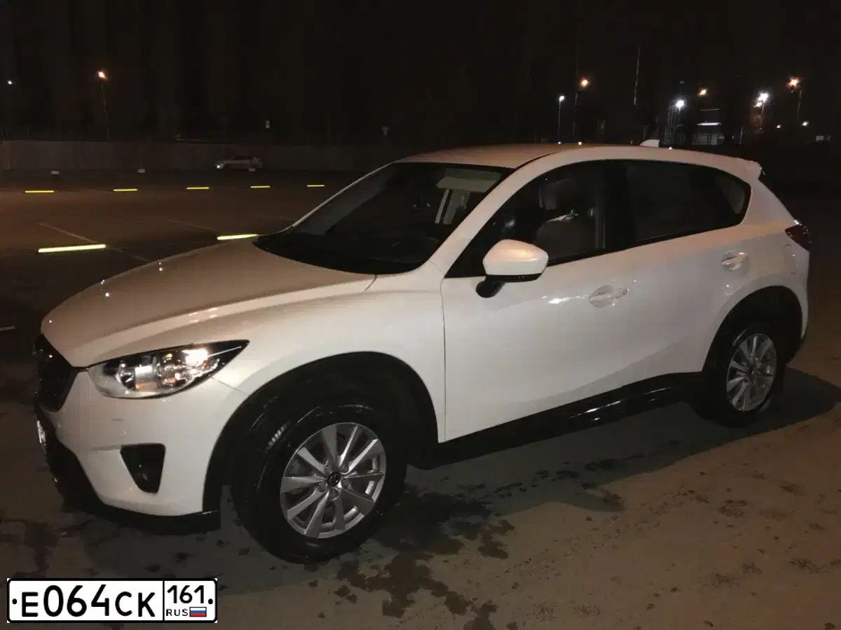 Фото автомобиля MAZDA CX-5, 2014 — госномер Е064СК161. Цвет: БЕЛЫЙ ПЕРЛАМУТР