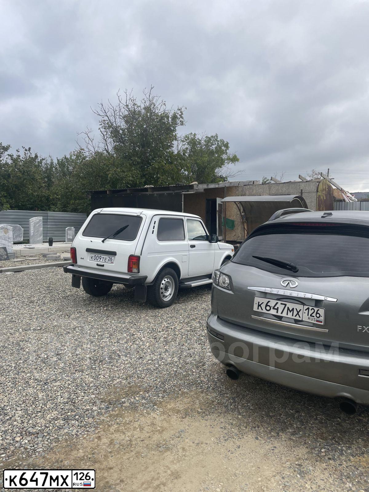 Фото автомобиля INFINITI QX70 /FX/, 2005 — госномер К647МХ126. Цвет: Серый