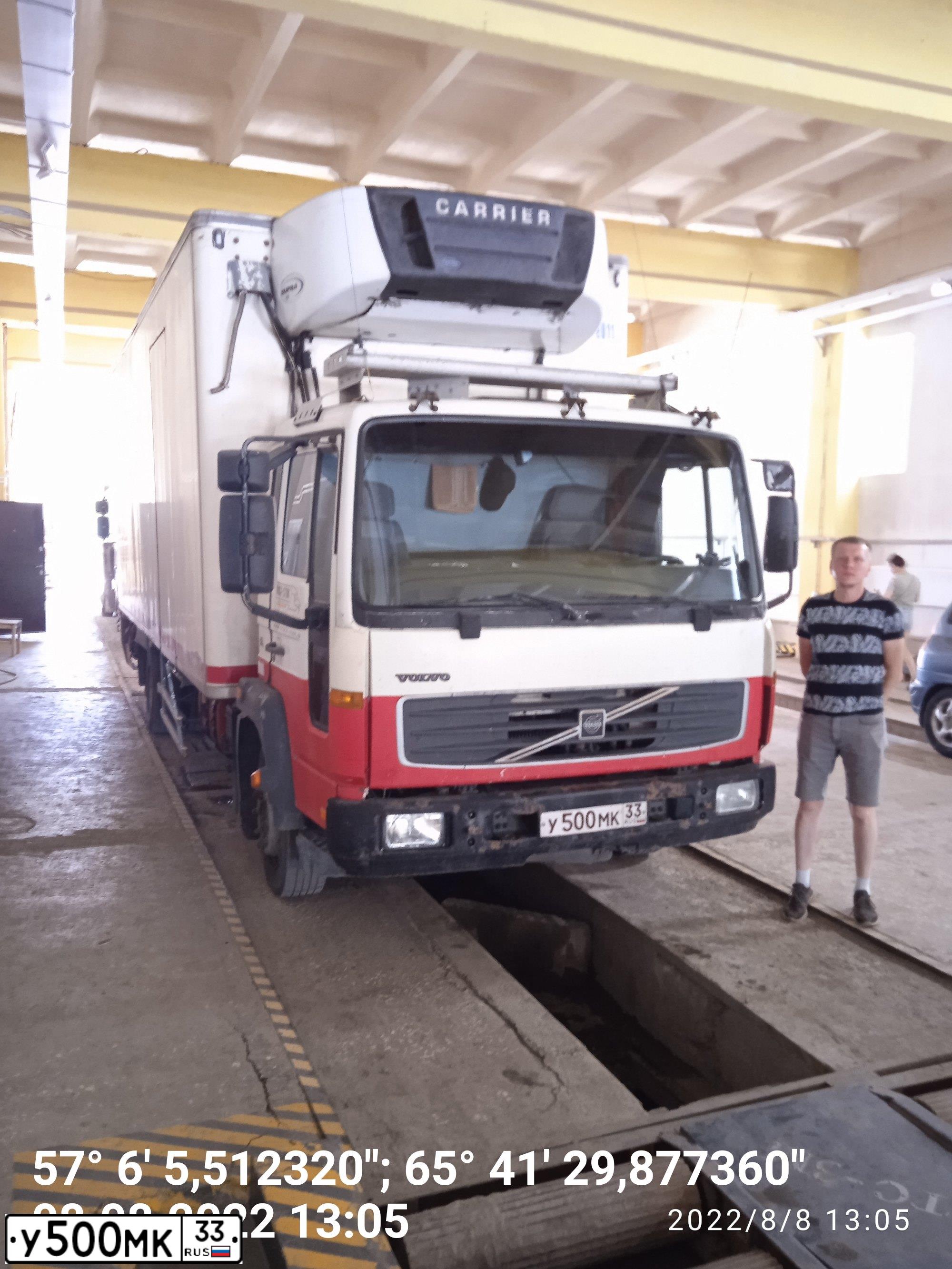 Фото автомобиля VOLVO SERIE FL /4X2/, 1996 — госномер Х541КР72. Цвет: КРАСНО-БЕЛЫЙ