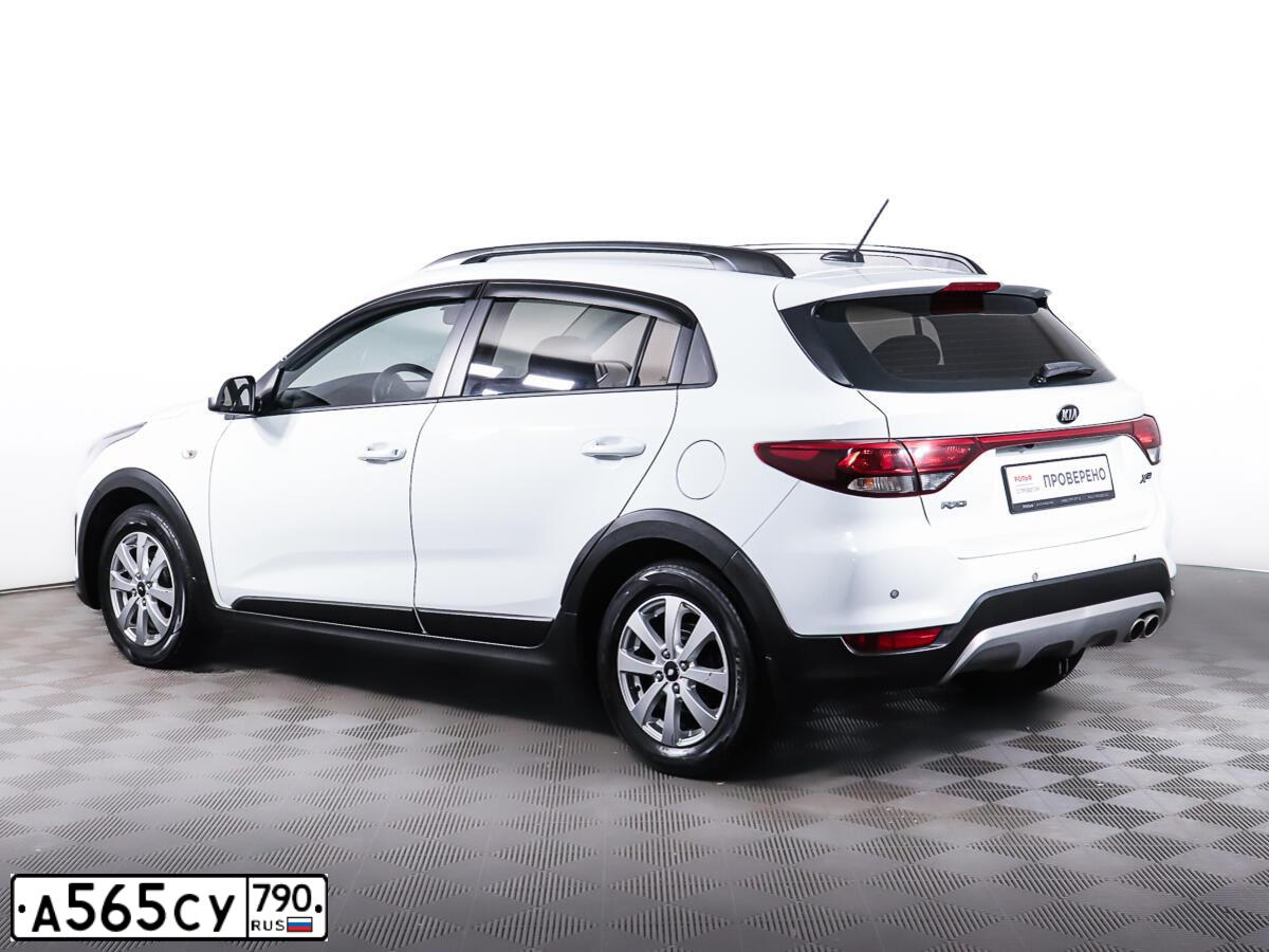 Фото автомобиля KIA RIO, 2018 — госномер А565СУ790. Цвет: Белый