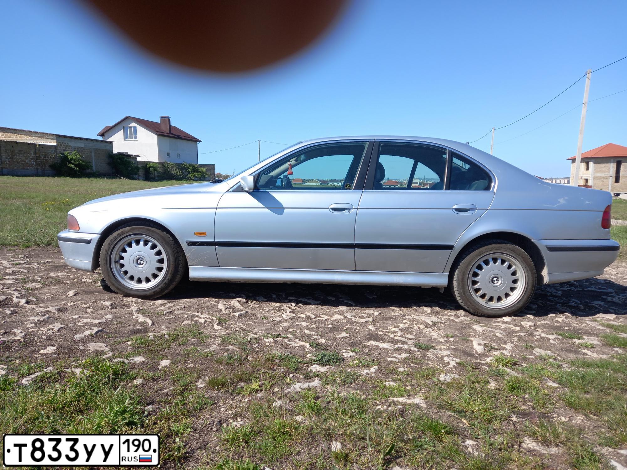 Фото автомобиля BMW SERIE 5, 1997 — госномер М150ОТ82. Цвет: СЕРЫЙ