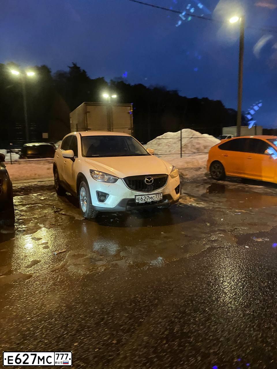 Фото автомобиля MAZDA CX-5, 2014 — госномер Е627МС777. Цвет: БЕЛЫЙ
