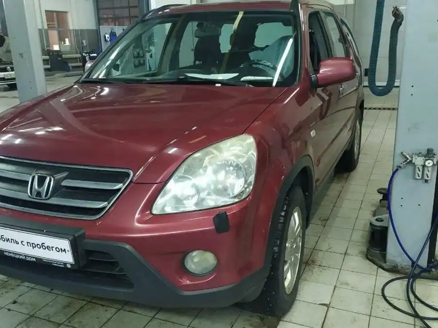Фото автомобиля HONDA CR-V, 2005 — госномер Е226УР790. Цвет: ТЕМНО-КРАСНЫЙ