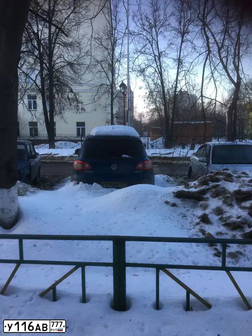 Фото автомобиля ФОЛЬКСВАГЕН ТИГУАН, 2009 — госномер Р308ТО716. Цвет: синий