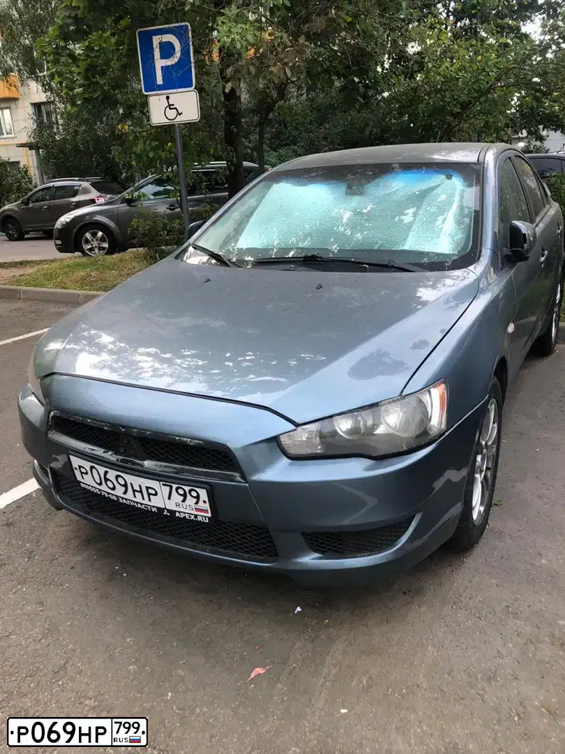 Фото автомобиля MITSUBISHI LANCER, 2008 — госномер Р069НР799. Цвет: СВЕТЛО-СЕРО-ЗЕЛЕНЫЙ