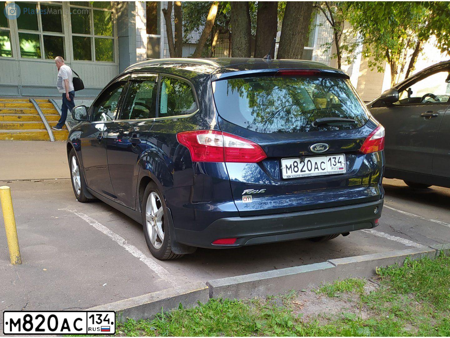 Фото автомобиля FORD FOCUS, 2012 — госномер Е877КХ90. Цвет: Темно-синий