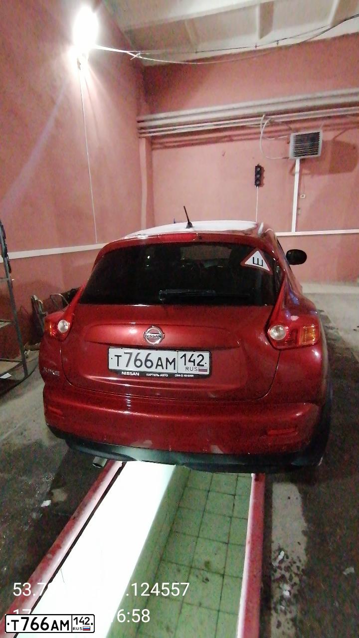Фото автомобиля NISSAN JUKE, 2012 — госномер Т766АМ142. Цвет: Красный