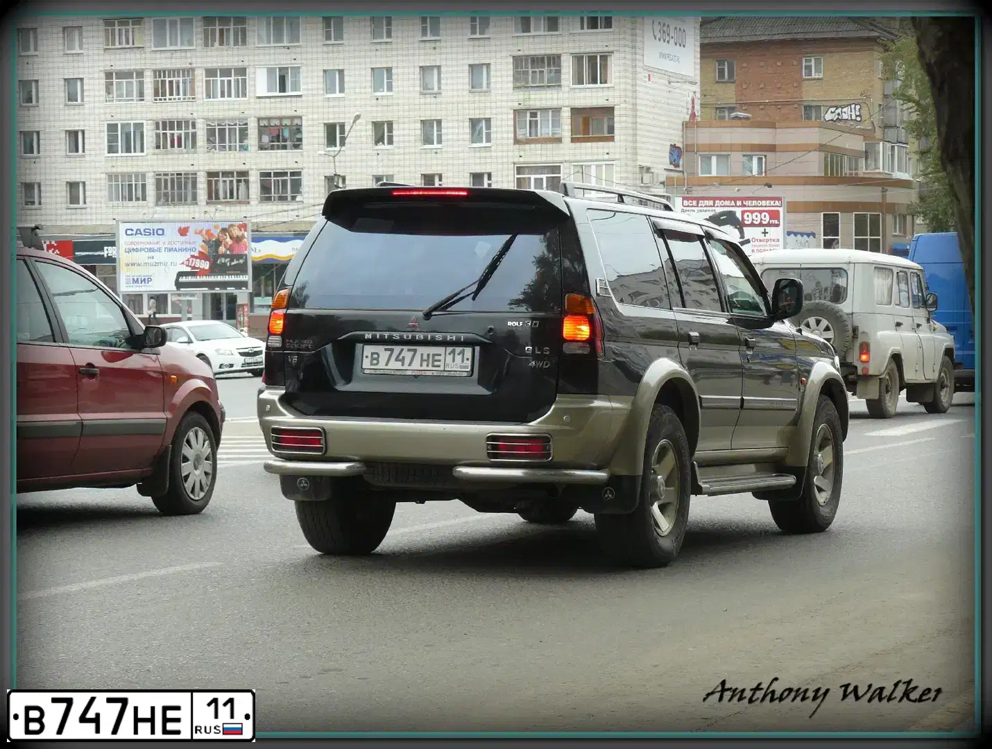 Фото автомобиля MITSUBISHI PAJERO SPORT, 2002 — госномер В747НЕ11. Цвет: ЧЕРНЫЙ