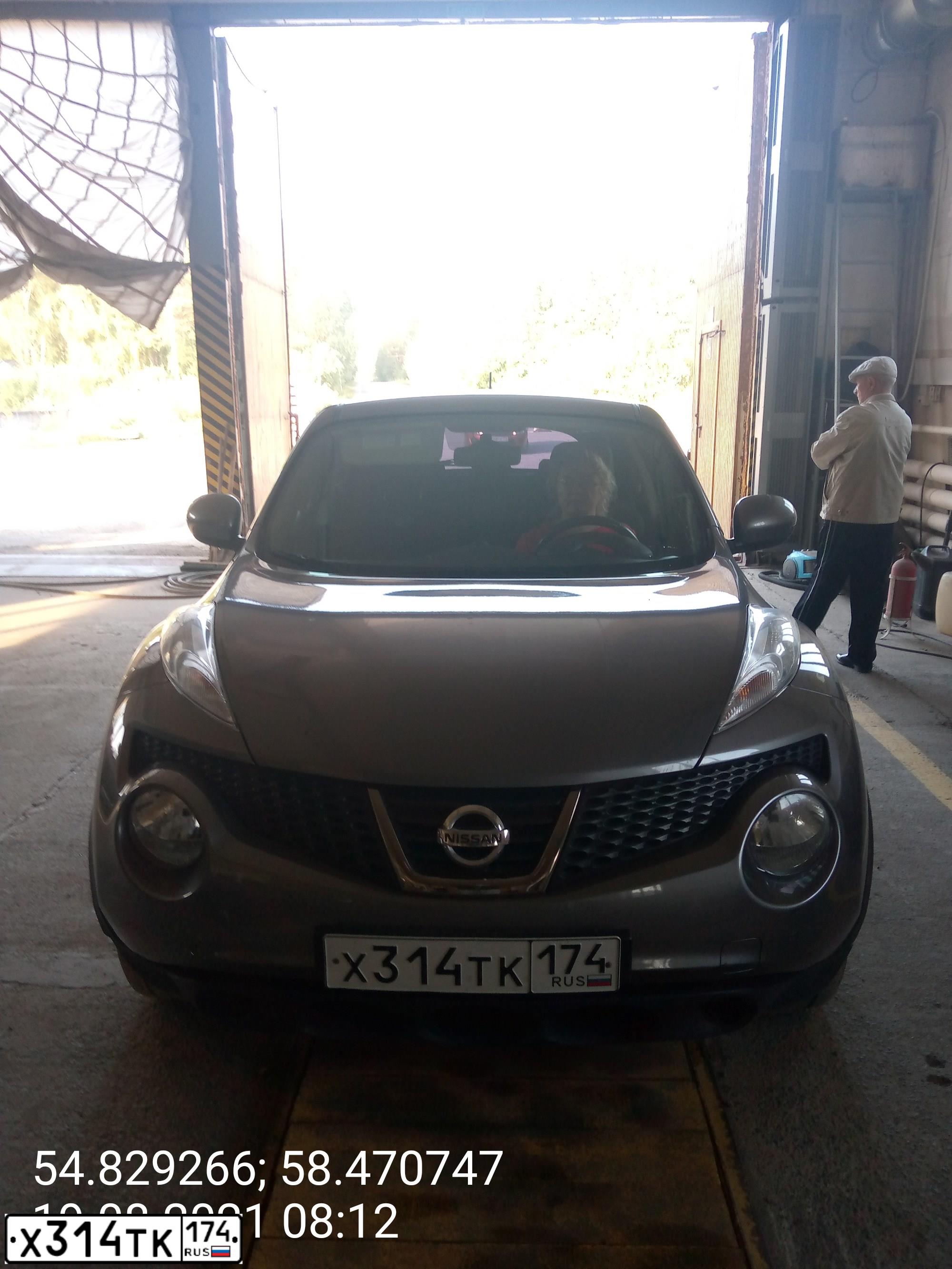 Фото автомобиля NISSAN JUKE, 2014 — госномер Х314ТК174. Цвет: СЕРЫЙ
